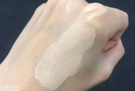 雅诗兰黛粉底液色号怎么选 雅诗兰黛粉底液使用测评