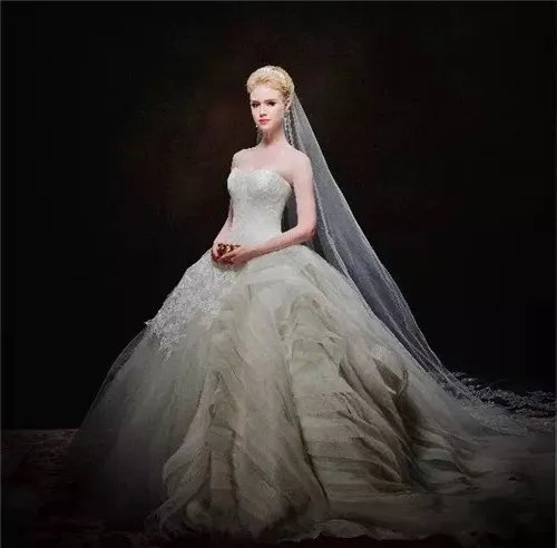 上海王薇薇婚纱店在哪里 王薇薇婚纱多少钱一件