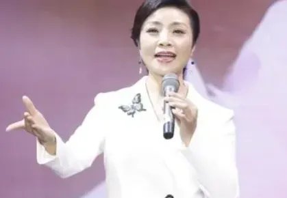 红月亮歌曲原唱