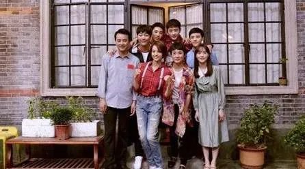 《为了你我愿意热爱整个世界》是什么小说改编的?