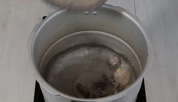 云南过桥米线的做法 怎样做正宗的过桥米线