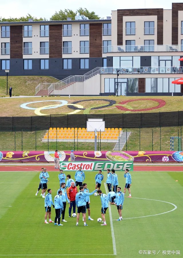 在足坛有哪些球员在罚点球时，有特别的罚球方式？