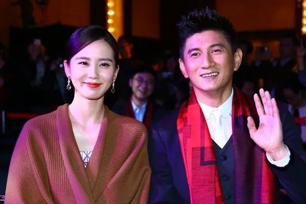 吴奇隆甜蜜探班刘诗诗,探个班就甜蜜了是不是小题大做了?