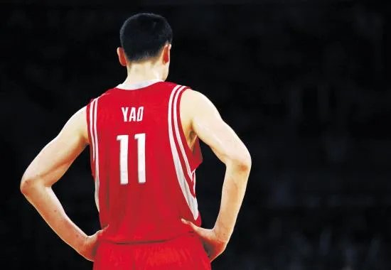 姚明入选名人堂，他在NBA历史上能排第几？