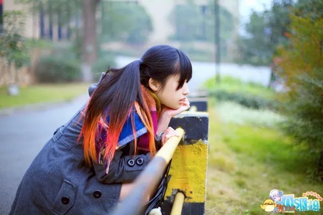 清纯MM美呆户外唯美写真 雪嫩大腿让人着迷