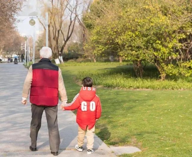 三孩生育政策来了，到底如何选择？