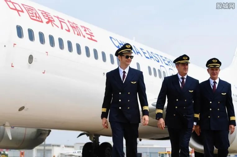 2019飞行员工资 飞行员一个月的工资待遇有多少?