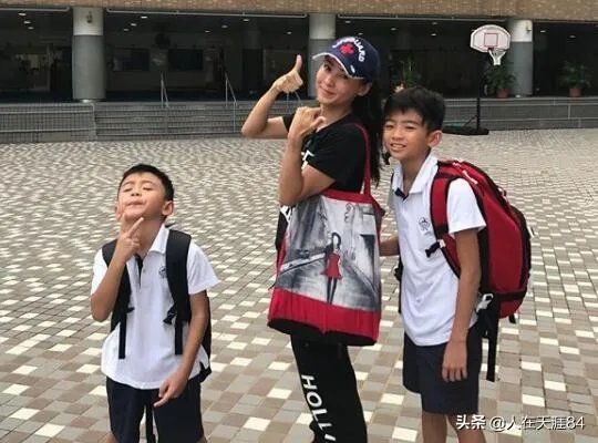 张柏芝被赶下飞机这个事件你怎么看？