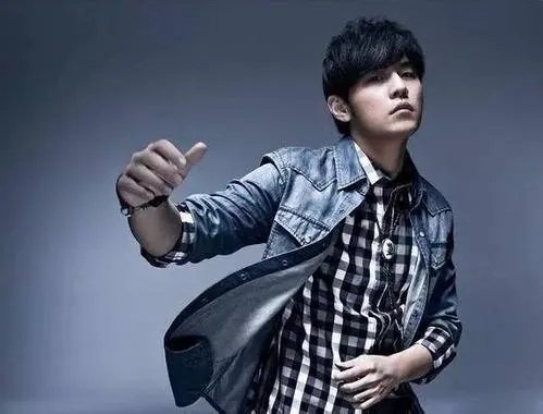 理性讨论一下，周杰伦和张学友的唱功谁更厉害？