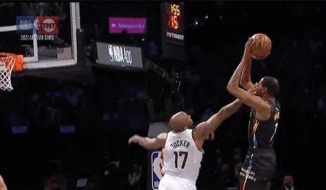 字母哥受伤，詹姆斯等众星送祝福，为何篮网却没有一个人发声？