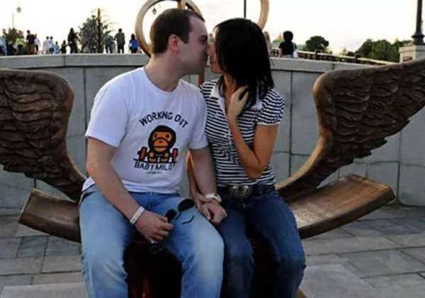 新生人口断崖式下跌，韩国刷新世界最低生育率纪录，这是受哪些因素所影响？