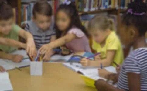 小学生一盔一带宣传标语