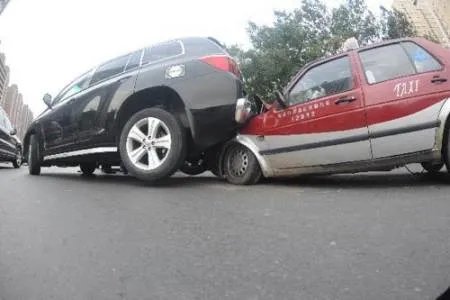 怎样避免追尾？