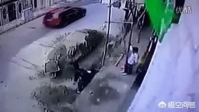 深圳一小区高层窗户坠落砸中楼下男童,满地鲜血生命垂危。高空坠物为什么屡次发生,你怎么看?