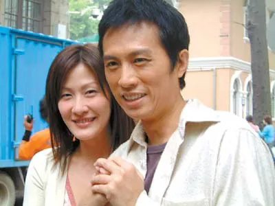 黄子华老婆是谁? 三大美女来揭秘