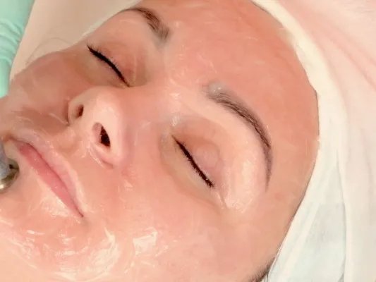 脸部去角质的方法