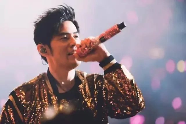 理性讨论一下，周杰伦和张学友的唱功谁更厉害？