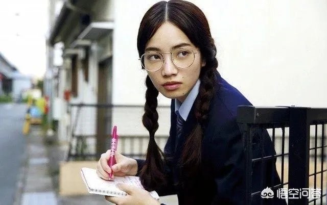 圆脸适合什么形状的眼镜框架？