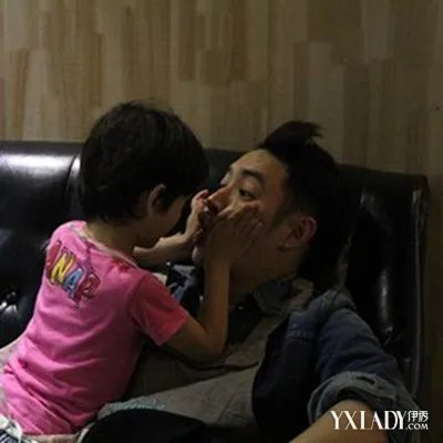 潘玮柏带儿子现身并非私生子真人秀体验当爸