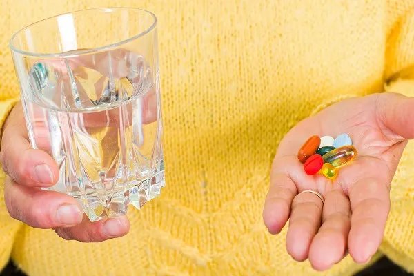 网上药店终端中成药胃药合计市场超百亿 胃药中药新药未来可期