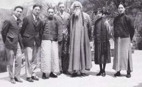 孤独是一群人的狂欢,狂欢是一个人的孤独 这句话是不是泰戈尔说的，