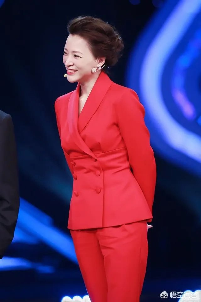 如何评价董卿的长相?