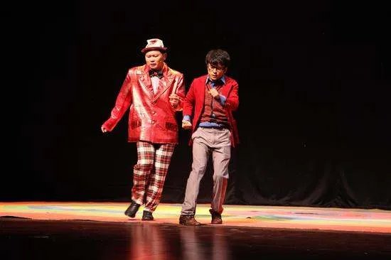 喜剧公司的主持