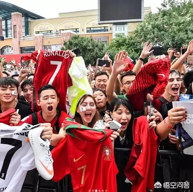 C罗魅力难挡，王大雷妻子直言他突然走过来的时候，自己激动得差点晕过去，你怎么看？