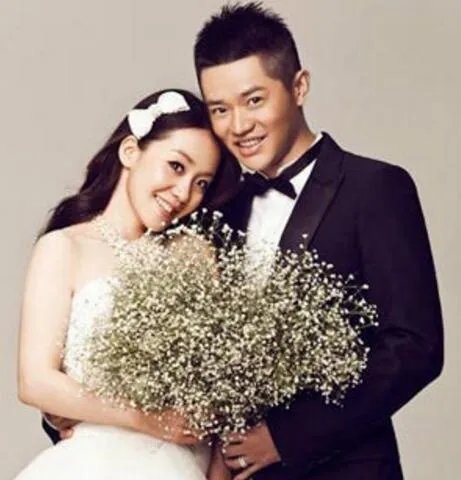 曾毅老婆李娜结婚照欣赏 其老婆怀孕消息曝光