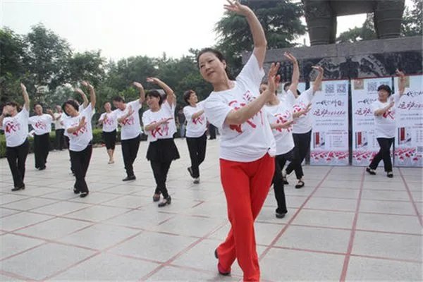 小区居民放大悲咒对抗广场舞，效果如何？