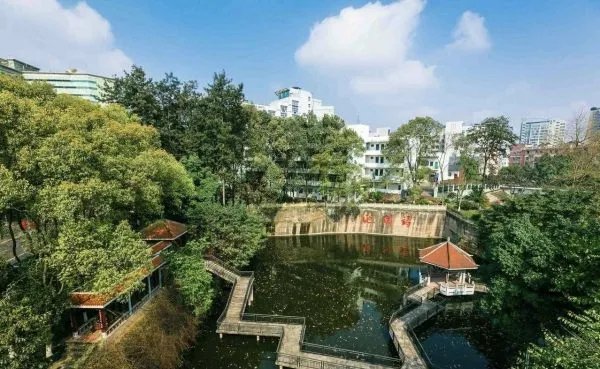 二本文科有哪些好学校及专业？附适合文科生的二本大学及专业