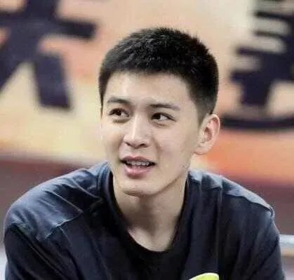 辽篮队长杨鸣正式宣布退役，如何评价杨鸣的职业生涯？