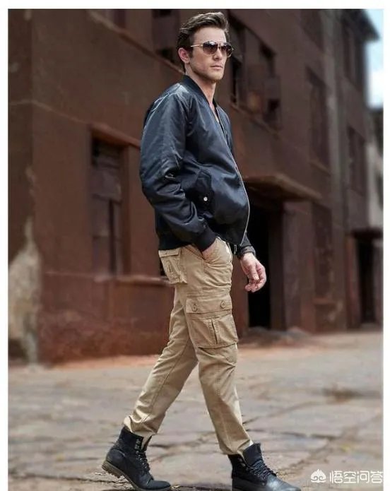 工装裤怎么搭配上衣？