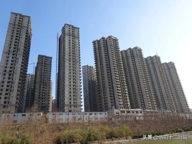 如果有个人在洛阳每个小区都有一套房子,那这个人身价多少钱?