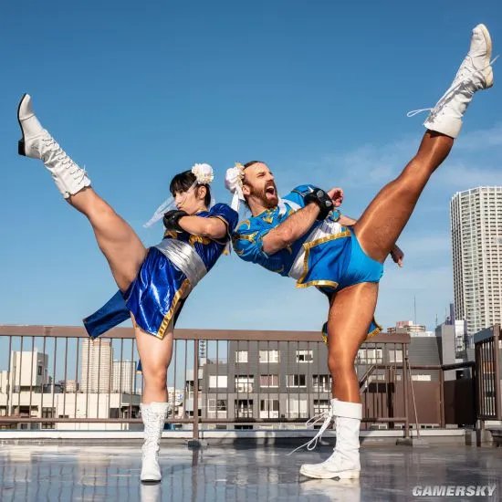 美国女装大佬COS春丽 称想与成龙一较长短