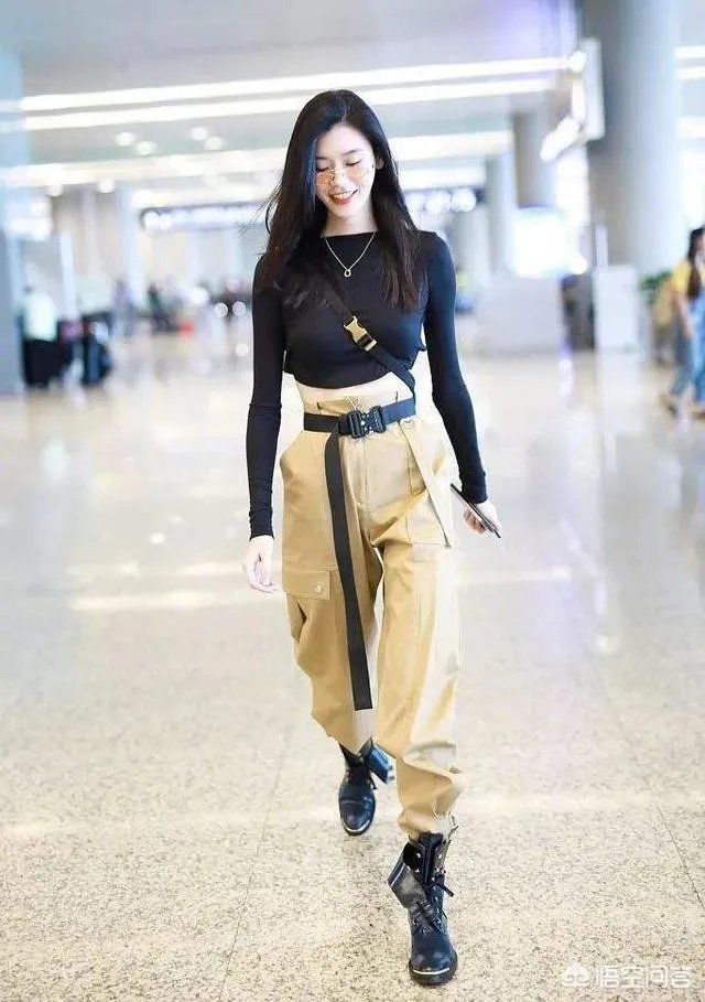 工装裤怎么搭配上衣？