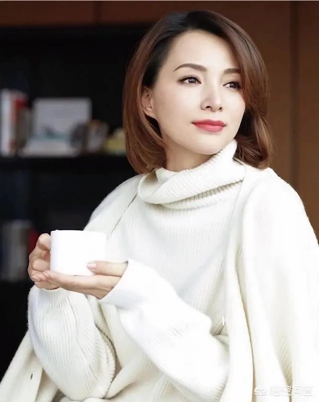 如何评价董卿的长相?