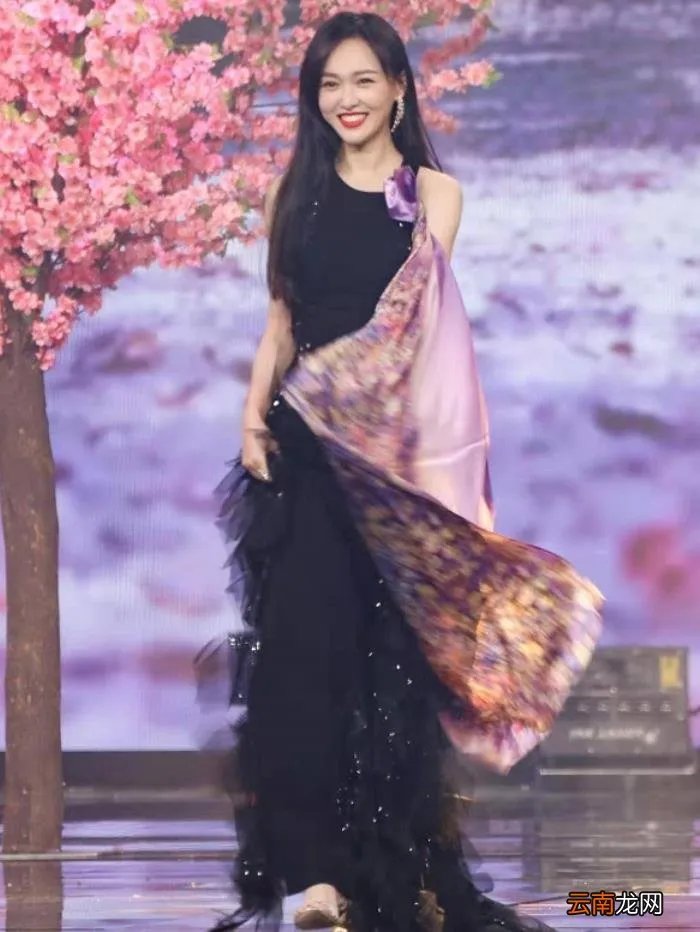 人人看到王源笑靥如花 倪羽裳发过胸照给王源