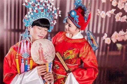 反串婚纱照图片欣赏 反串婚纱照的攻略大全