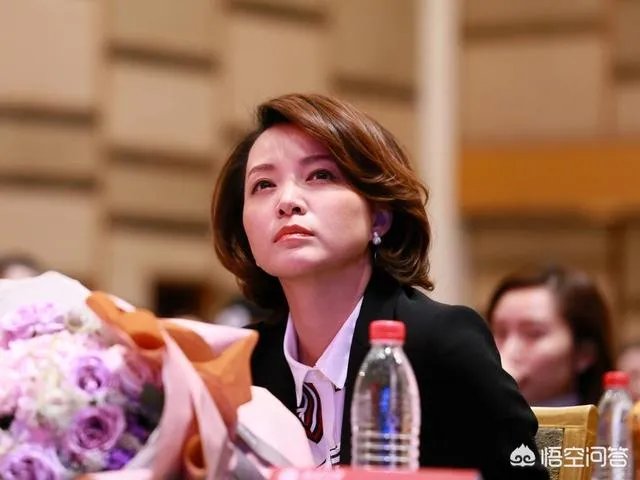 如何评价董卿的长相?