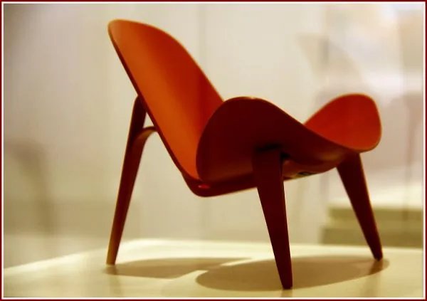 媚的椅子的故事简介