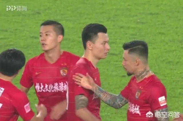 黄博文和张琳芃连续获得黄牌停赛，这已经是恒大近期的第三次双人染黄停赛，你怎么看？