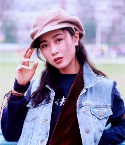 袁洁莹三级照片流出 为何差点失声痛哭