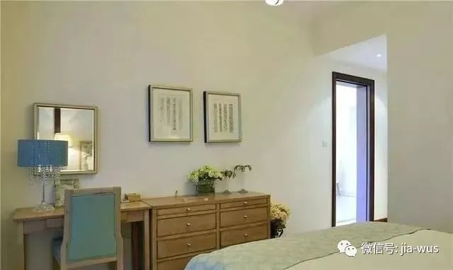 卧室梳妆台应该怎么放?这几点告诉你
