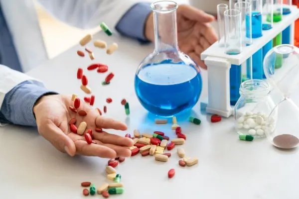 网上药店终端中成药胃药合计市场超百亿 胃药中药新药未来可期