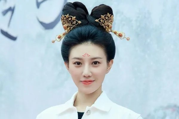 秦俊杰被拍到与女星侯梦瑶亲密画面，两个人因戏生情了吗？