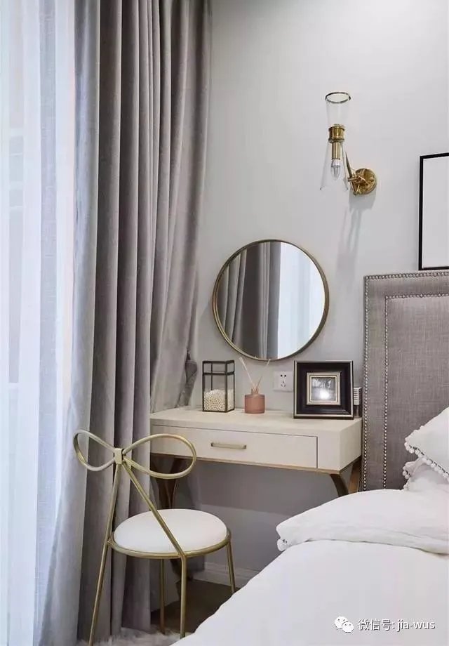 卧室梳妆台应该怎么放?这几点告诉你