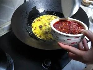 重庆火锅底料的做法是怎样的？