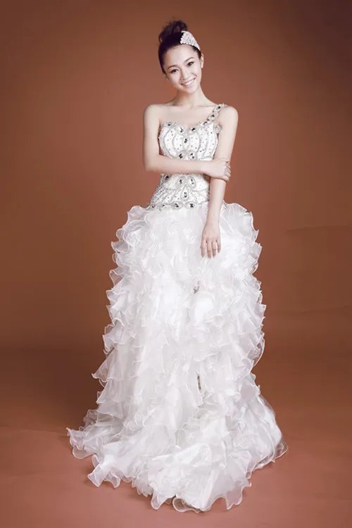 婚纱出租一套要多少钱　买婚纱和租婚纱的区别在哪