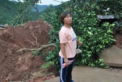 女子救下21户村民究竟是怎么回事呢？